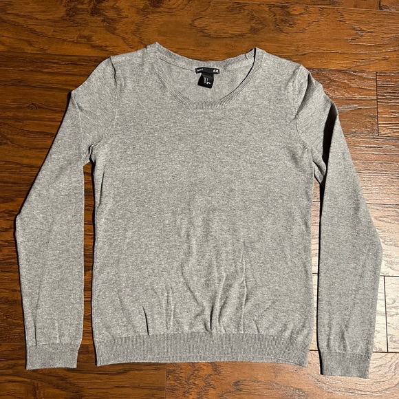 H&M basic sweater. - Picture 1 of 3